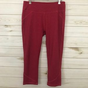 Fabletics Heather Red Capri Leggings, Size Medium